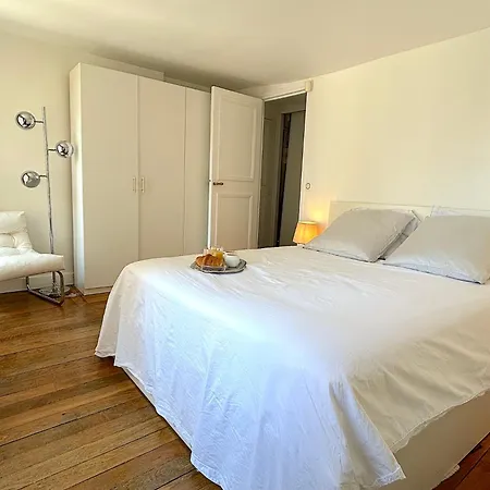 Colombier Apartment *
