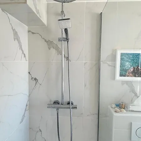 Colombier Apartment *